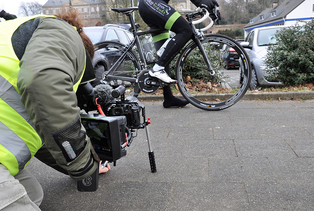 Für den Event Trailer Tourfieber, Kameramann von ah-tv bei der Close Aufnahme vom Fahrrad